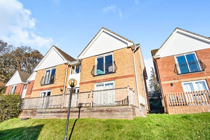 2 Bedroom Flat To Rent In Creek Gardens, Wootton Bridge, PO33