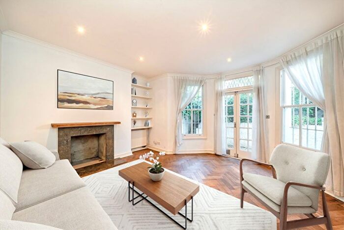 2 Bedroom Flat For Sale In Oxford Gardens, Westbourne, W10