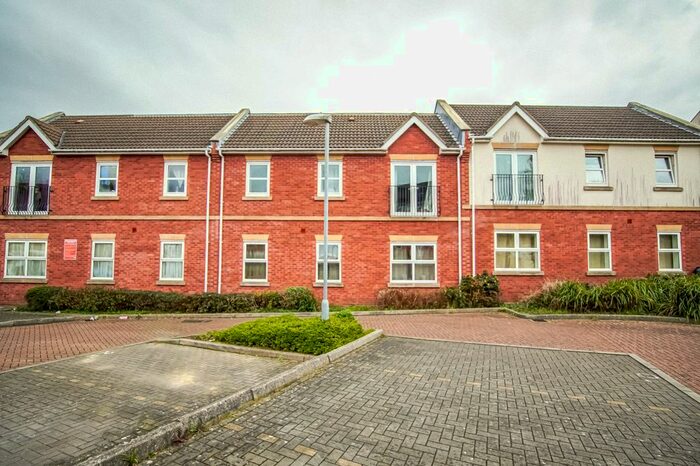 2 Bedroom Flat To Rent In Saddlers Court, Kennington Avenue, Kingswood, BS15