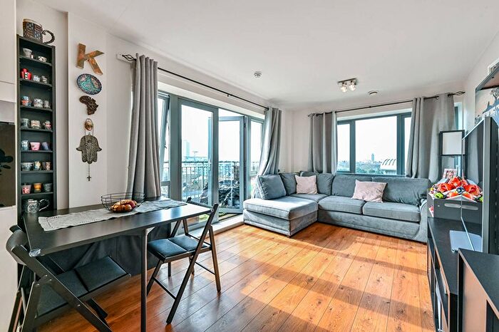 2 Bedroom Flat To Rent In Thomas Fyre Drive, Bow, London, E3