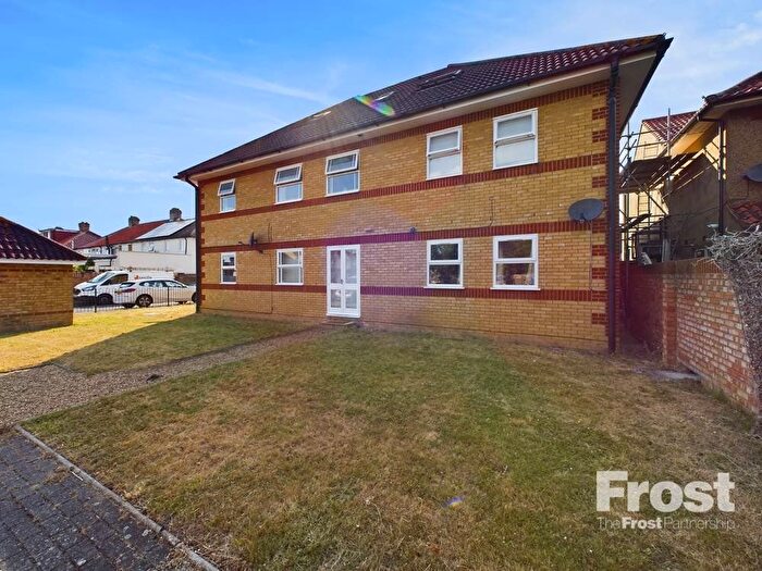 2 Bedroom Flat To Rent In Swan Road, Feltham, TW13