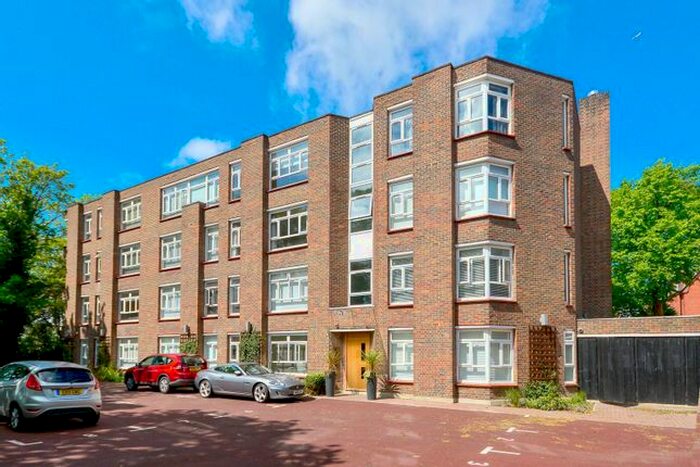 Studio To Rent In Falconwood Court, Blackheath, London, SE3