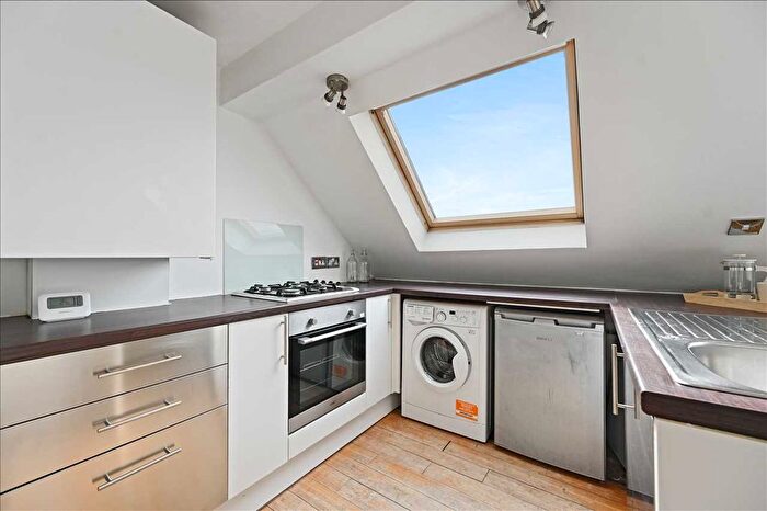 3 Bedroom Flat For Sale In Devonshire Road, London, SW19