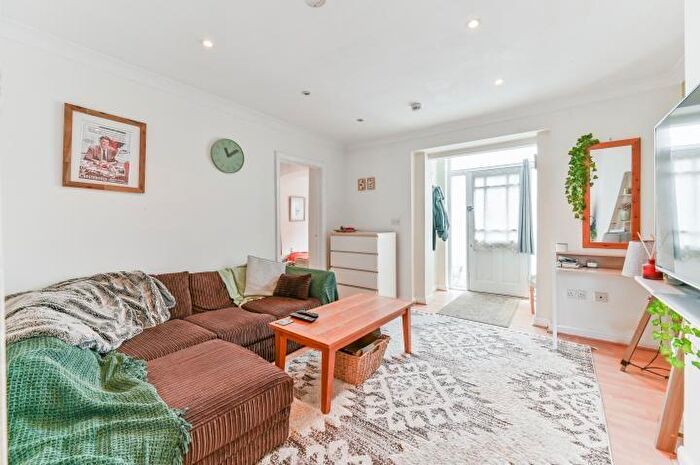 1 Bedroom Flat For Sale In Blunt Road, South Croydon, Surrey, CR2