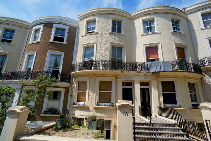 Studio To Rent In Brunswick Road, Hove, BN3