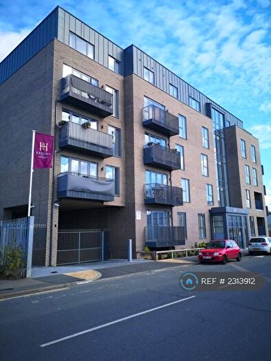 1 Bedroom Flat To Rent In Petersfield Avenue, Slough, SL2