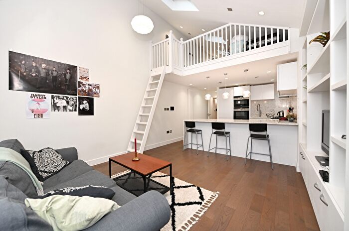 3 Bedroom Flat To Rent In Grove Avenue, London, N3