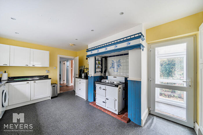 4 Bedroom Detached House For Sale In Higher Blandford Road, Broadstone, BH18 - Photo 7