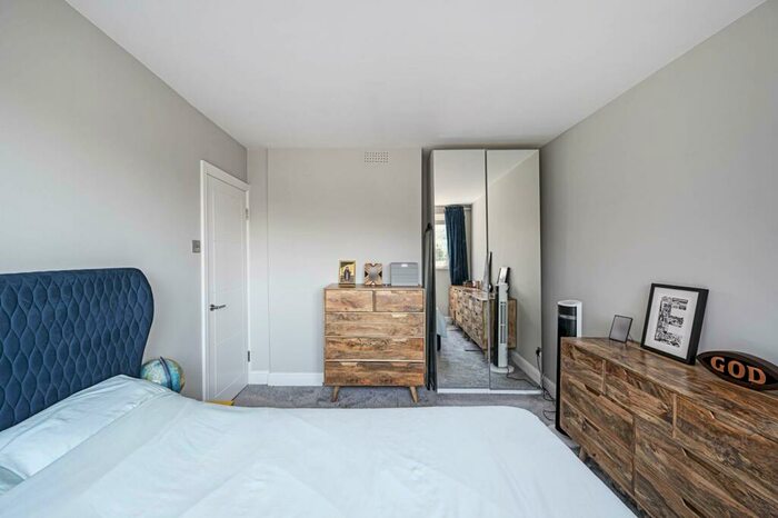 2 Bedroom Flat To Rent In Ravenscroft Street, , Shoreditch, London, E2
