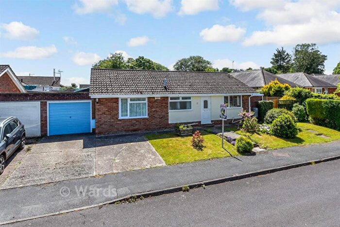 3 Bedroom Detached Bungalow For Sale In St. Andrew's Gardens, Shepherdswell, Kent, CT15
