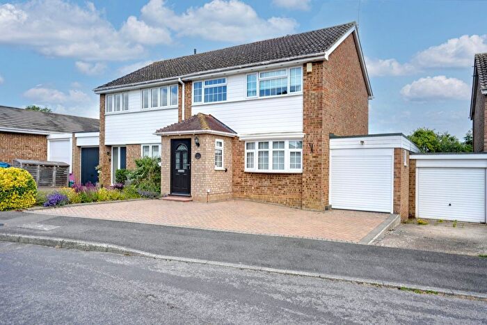 3 Bedroom Semi-Detached House For Sale In The Brucks, Wateringbury, ME18