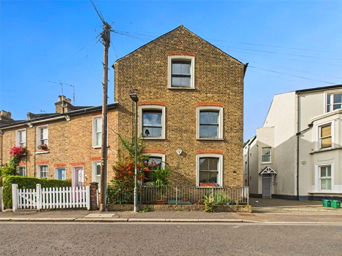 1 Bedroom Flat To Rent In Grosvenor Road, Uk, TW1