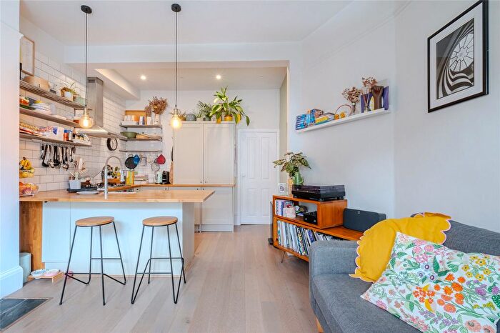 2 Bedroom Flat To Rent In Moorcroft Road, London, SW16