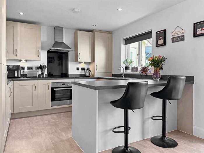 3 Bedroom Link Detached House For Sale In Crockers Close, Roundswell, Barnstaple, EX31