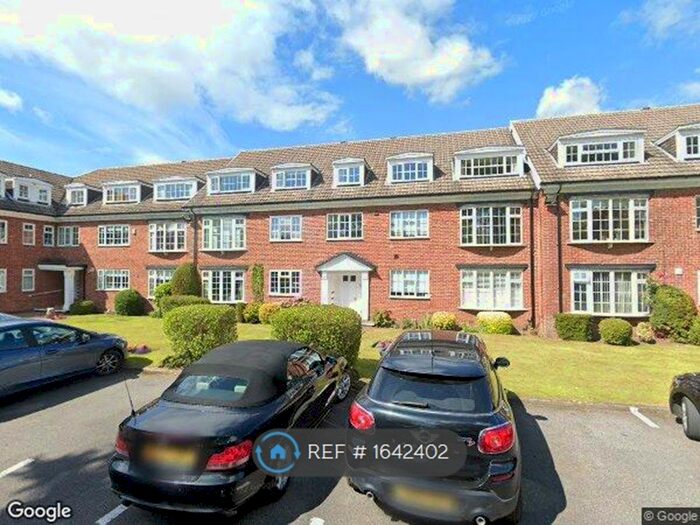 2 Bedroom Flat To Rent In Alwoodley, Leeds, LS17