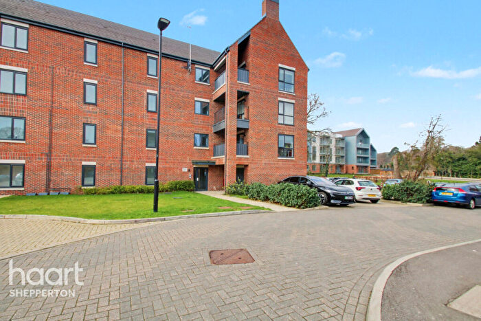 1 Bedroom Apartment For Sale In Garrett Crescent, Ottershaw, KT16