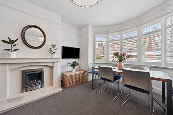 3 Bedroom Apartment For Sale In Sheen Lane, London, SW14