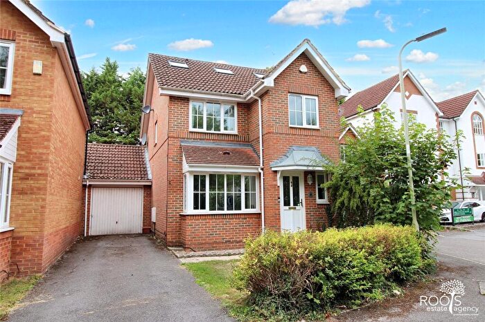 5 Bedroom Link Detached House For Sale In Two Rivers Way, Newbury, Berkshire, RG14
