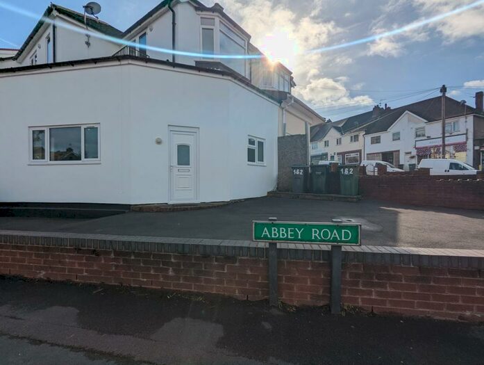 2 Bedroom Apartment To Rent In Abbey Road, Smethwick, B67