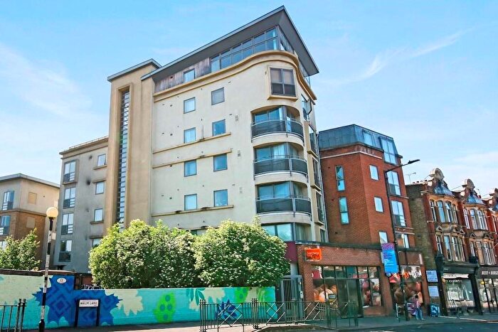 1 Bedroom Flat To Rent In Erin Court, Walm Lane, NW2