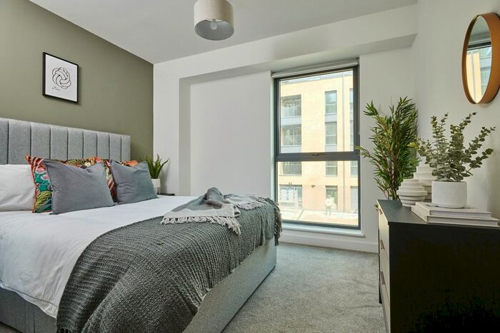 2 Bedroom Flat To Rent In The Mint, Station View, Guildford, GU1