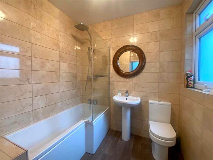 2 Bedroom Apartment To Rent In Leigh On Sea, SS9