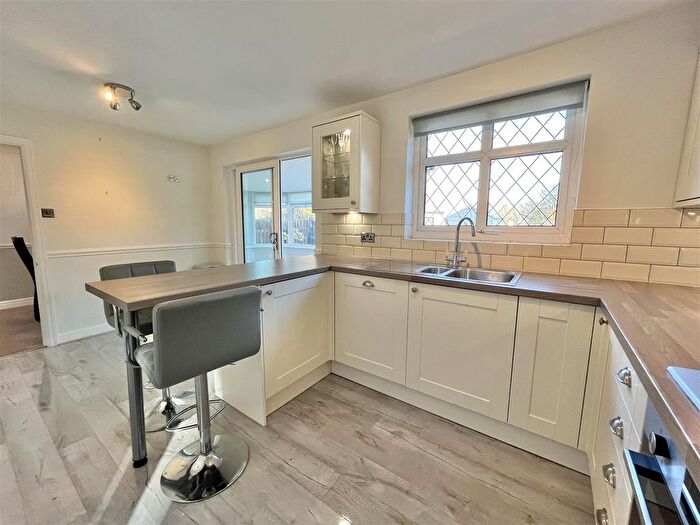 4 Bedroom Detached House For Sale In Arundel Grange, Simmondley, Glossop, SK13