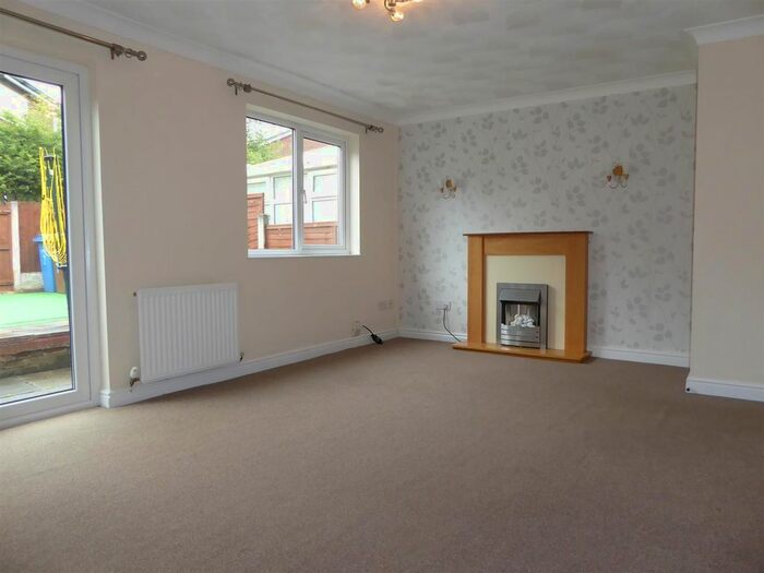 3 Bedroom Mews To Rent In Tiree Close, Hazel Grove, Stockport, SK7