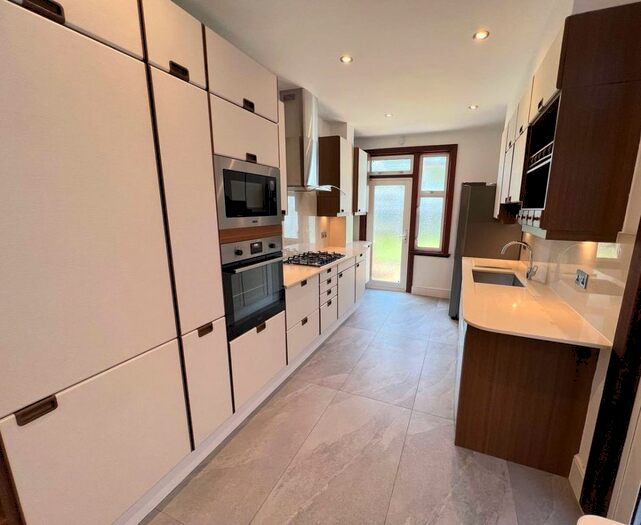 5 Bedroom Semi-Detached House To Rent In Saddlescombe Way, London, N12