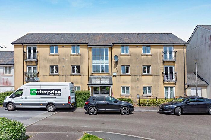 2 Bedroom Flat For Sale In Tovey Crescent, Plymouth, PL5