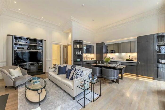 2 Bedroom Flat To Rent In Ennismore Gardens, London, SW7