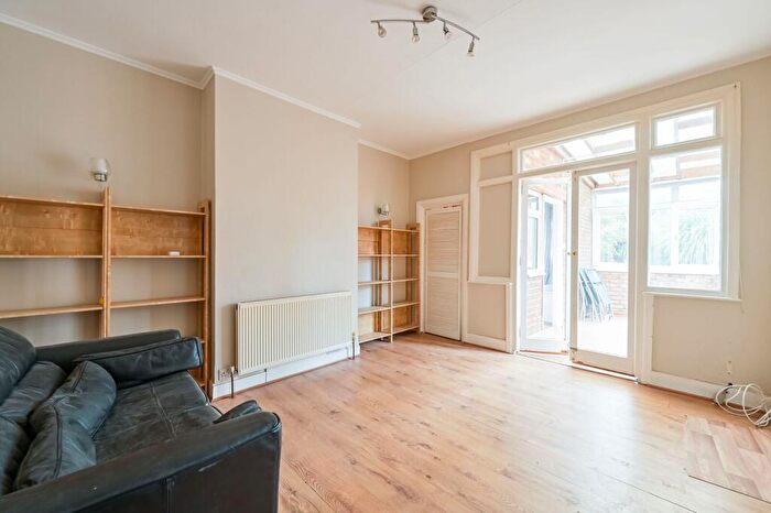 1 Bedroom Flat To Rent In Sylvan Avenue, Wood Green, London, N22