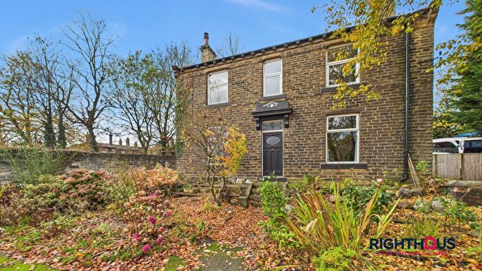 4 Bedroom Detached House To Rent In Pye Nook, Pye Nook, BD12