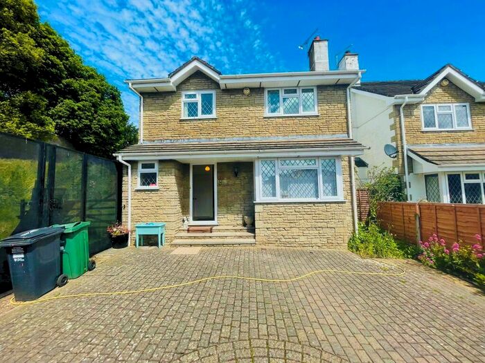4 Bedroom House To Rent In Old Church Road, Clevedon, BS21