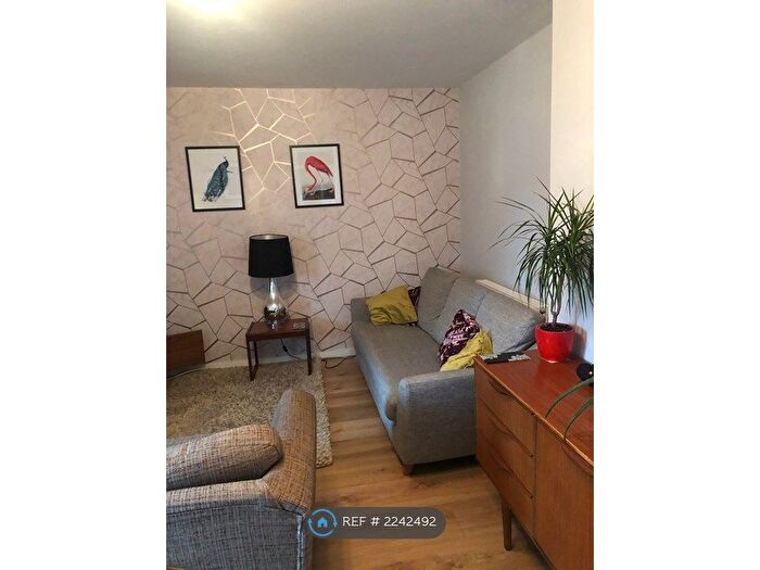 2 Bedroom Flat To Rent In Colson Way, London, SW16