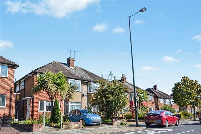 2 Bedroom Flat To Rent In Warren Road, Twickenham, Twickenham, TW2