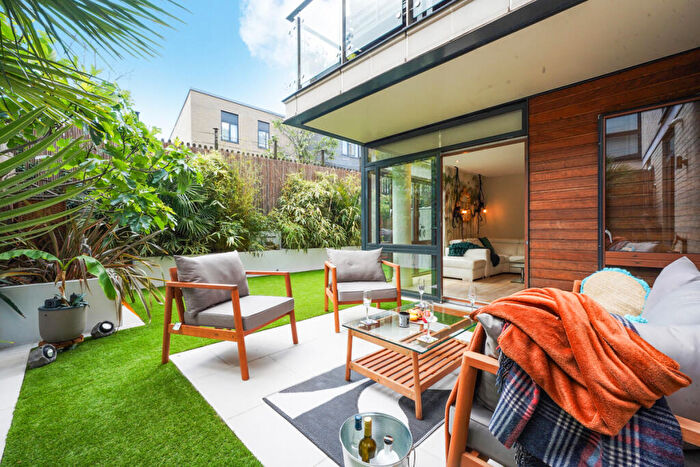 2 Bedroom Apartment For Sale In Lymington Road, London, NW6