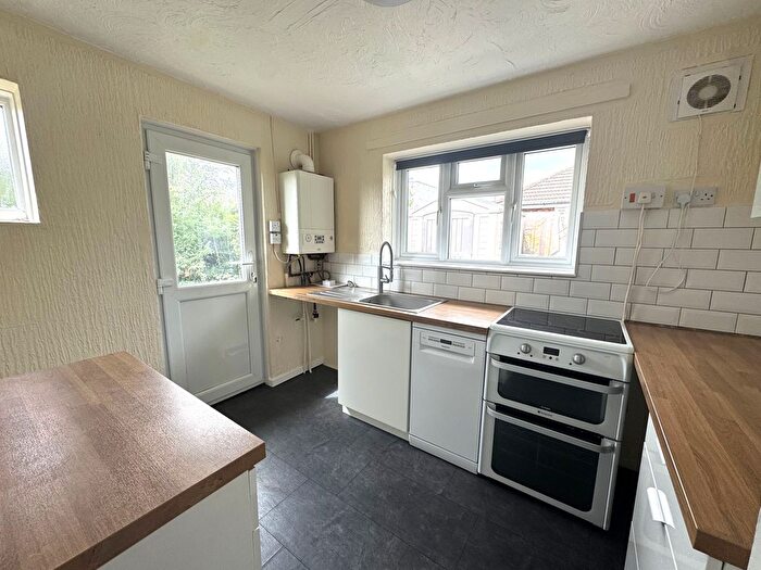 2 Bedroom Semi Detached Bungalow To Rent In Taverners Road, Gillingham, ME8