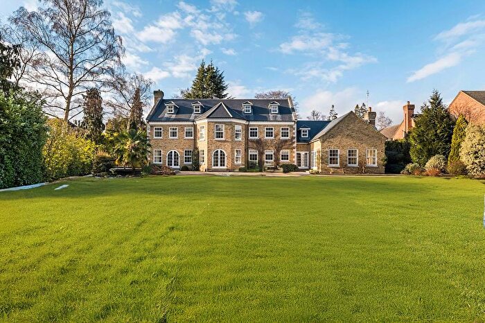 6 Bedroom Detached House To Rent In Eaton Park, Cobham, KT11