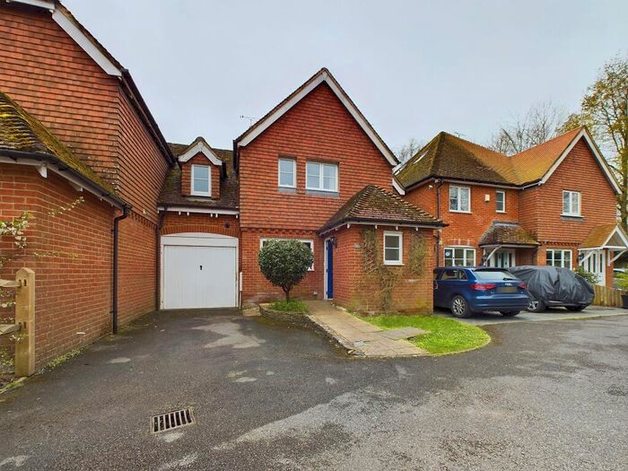 3 Bedroom Mews For Sale In High Trees, Fittleworth, Pulborough, RH20