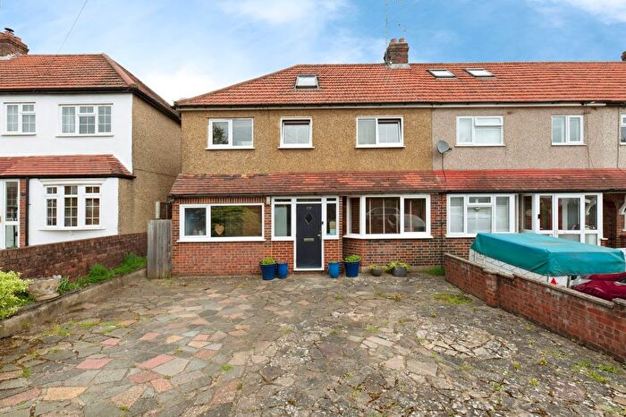4 Bedroom End Terrace House For Sale In Compton Crescent, Chessington, KT9