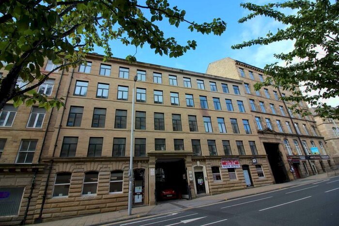 Studio To Rent In Hennymoor House, - Manor Row, Bradford, BD1