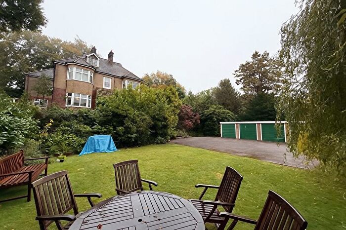 2 Bedroom Flat To Rent In Farnham Lane, Haslemere, GU27
