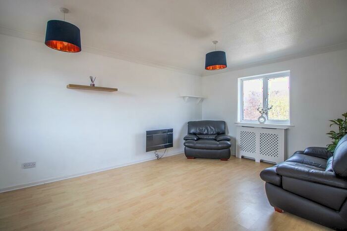 1 Bedroom Apartment For Sale In Allerton Close, Rochford, SS4