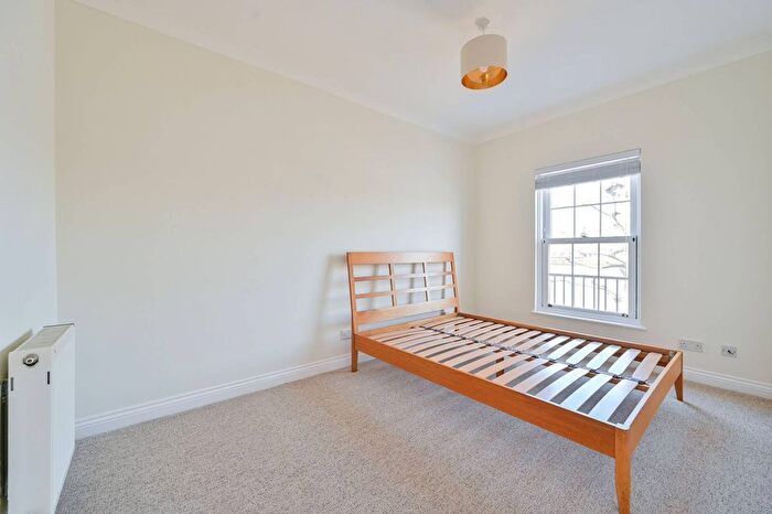 2 Bedroom Flat To Rent In Helena Square, Rotherhithe, London, SE16