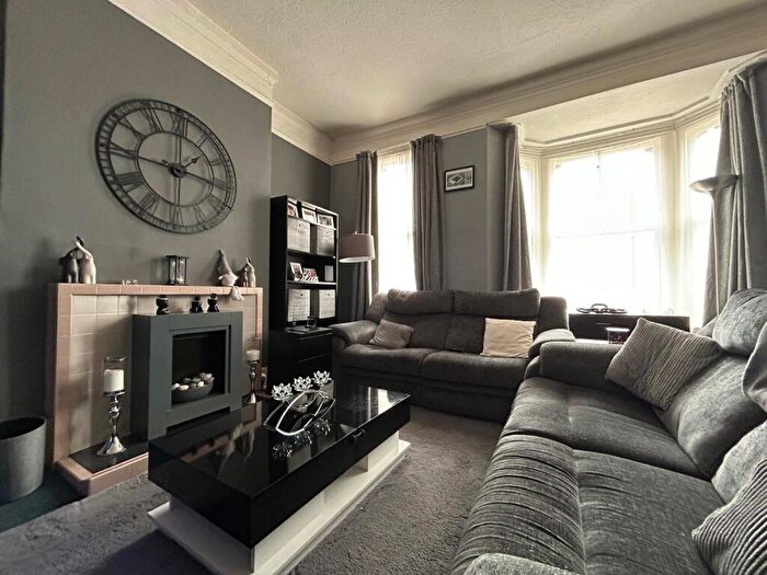 2 Bedroom Flat To Rent In Queen Street, Ramsgate, Kent, CT11