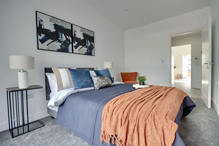 2 Bedroom Flat For Sale In Mumby Road, Gosport, PO12