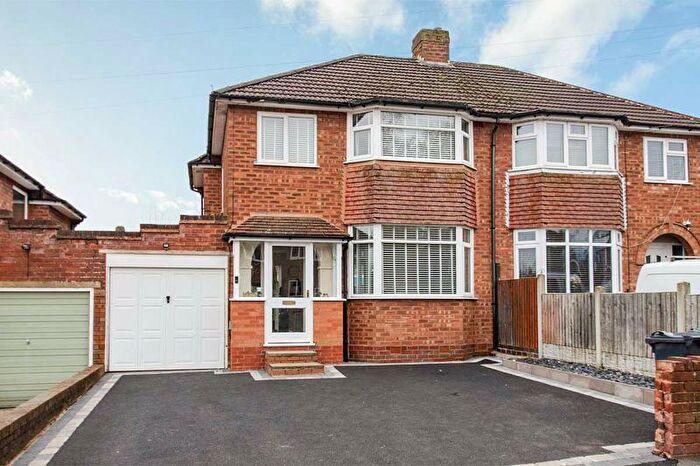 3 Bedroom Semi-Detached House To Rent In Howdles Lane, Brownhills, Walsall, WS8