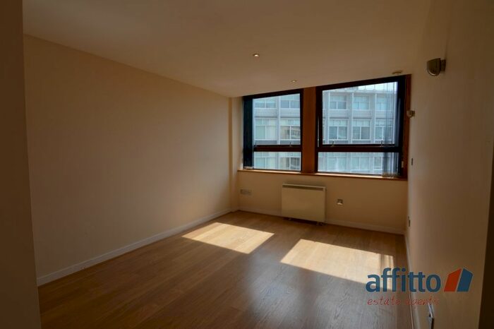 2 Bedroom Flat For Sale In Metropolitan Apartments, Lee Circle, Leicester, LE1
