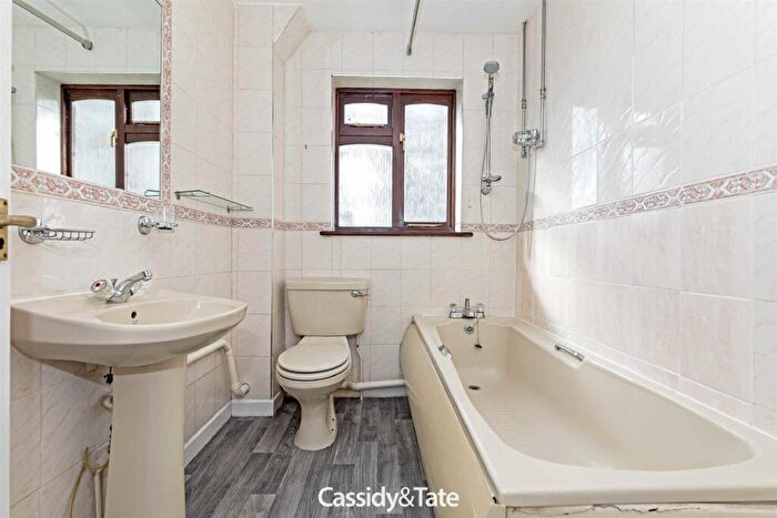 1 Bedroom End Of Terrace House To Rent In Wynchlands Crescent, St Albans, AL4
